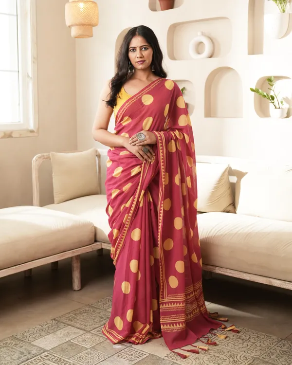 Magenta_Cotton_Charm_Polka_Dot_Mul_Saree_With_Tassels_For_Women
